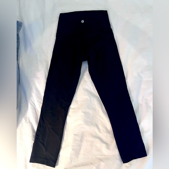 Lululemon Align High Rise Crop 21” in black - Picture 3 of 5